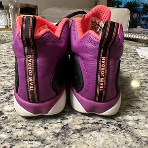Nike Air Jordan Jumpman Team II Mid Blk/Orange/Purple Dusk(820276-008)Sz 8.5Y